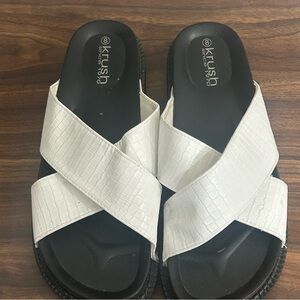 Krush Women's White Cross-Strap Sandals